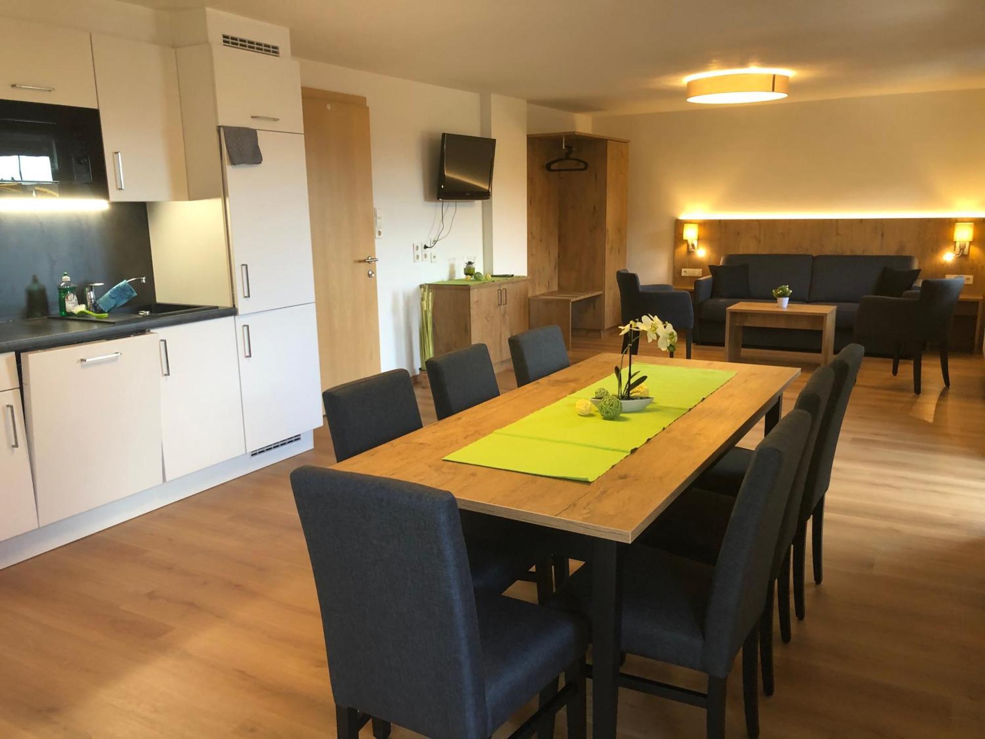 Gruenfelder Apartment *