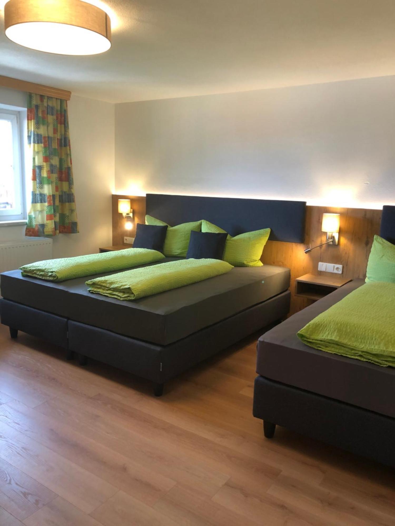 Gruenfelder Apartment *